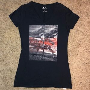 Oakley size small shirt